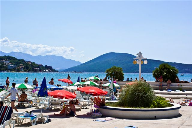 izdajem sobe i apartmane u igalu(Herceg Novi,crna gora,montenegro)