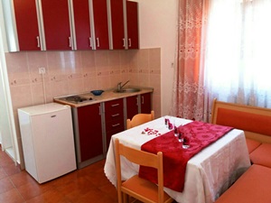 izdajem sobe i apartmane u igalu(Herceg Novi,crna gora,montenegro)